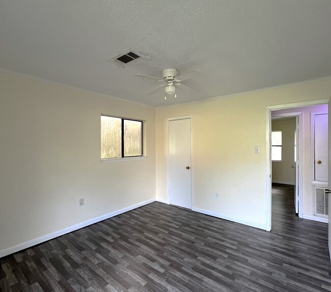 Building Photo - 1043 Westwood Dr