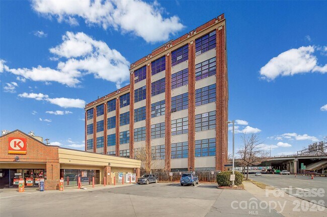 Building Photo - 715 N Graham St