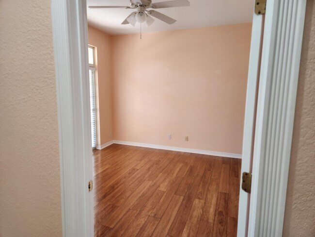 Building Photo - 17885 Fieldbrook Cir E
