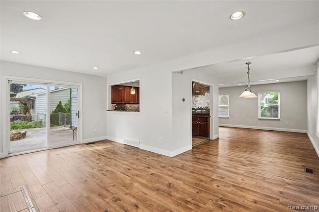 Building Photo - 12800 Daily Dr