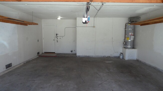 Building Photo - Clark 157-161