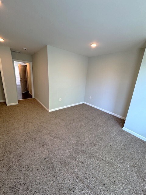Building Photo - 2402 Lakeview Ave