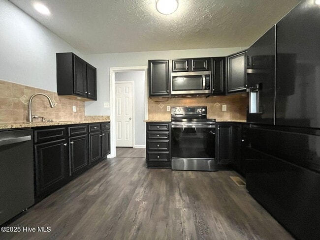 Building Photo - 1508 Thoroughbred Trail