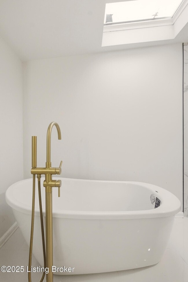 Building Photo - 702 Gheens Ave