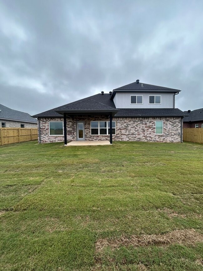 Building Photo - Beautiful Modern Home in Pea Ridge!