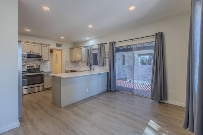 Building Photo - Green Valley Country Club Estates! 55+ Community, at least one person residing in the home must b...