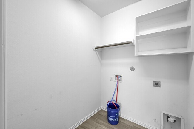 Building Photo - 2372 Old Stone Dr