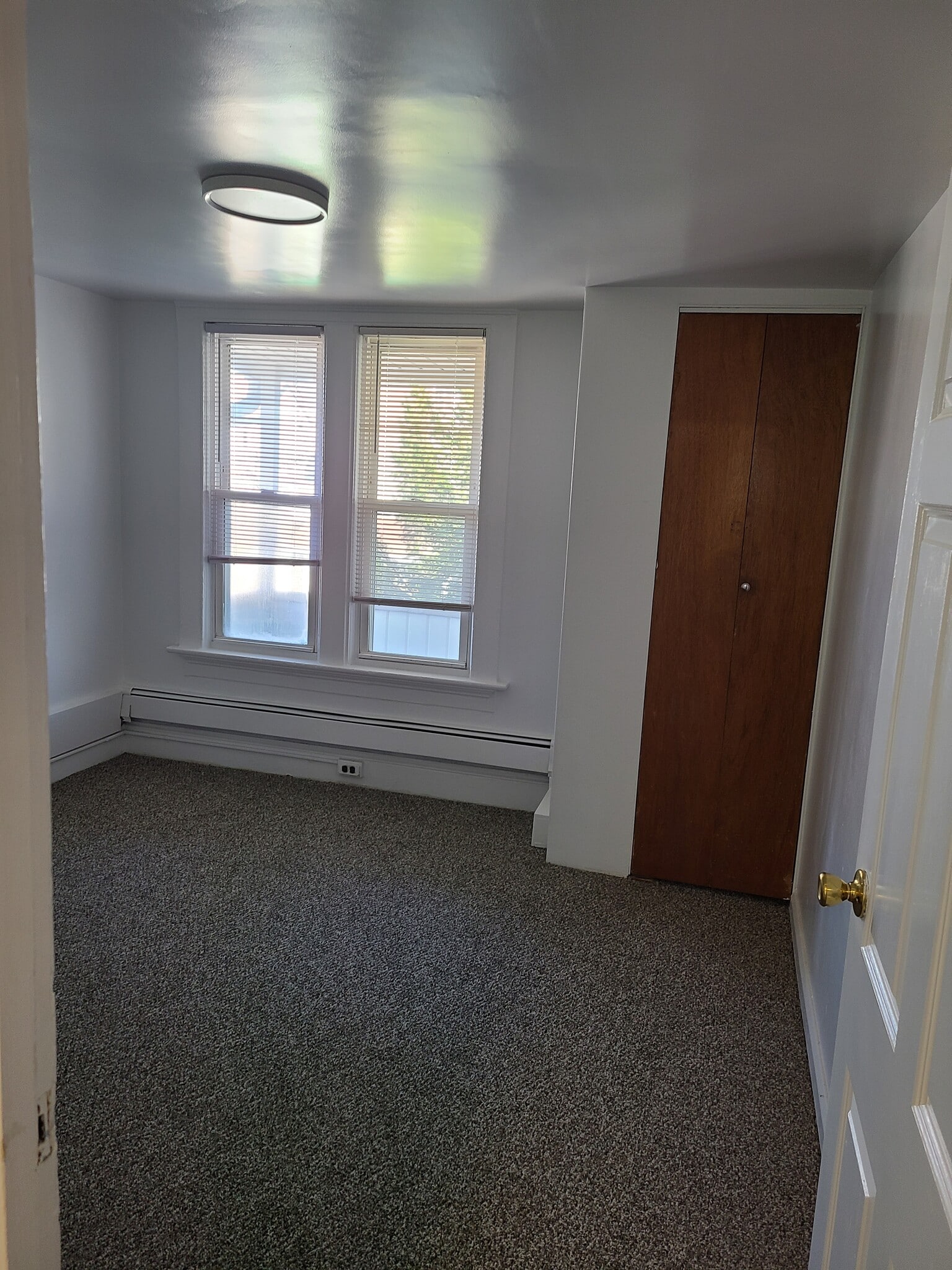 Bedroom or living room. Flexible layout - 131 Depeyster St