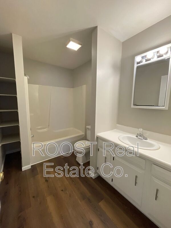 Building Photo - 1107 Sidney St