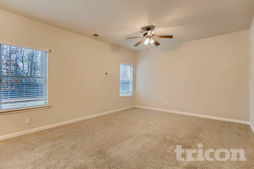 Building Photo - 169 Magnaview Dr