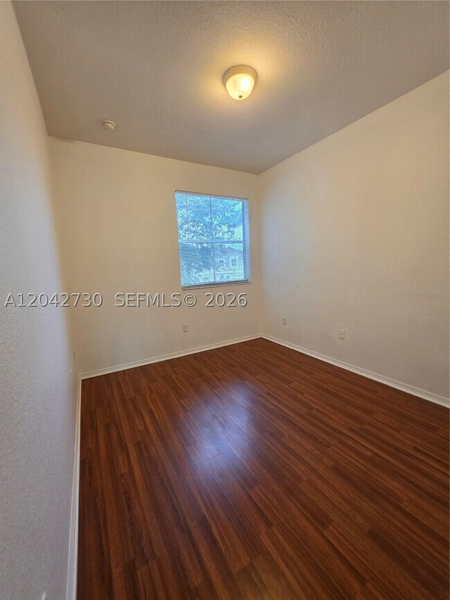 Building Photo - 4906 SW 141st Ave