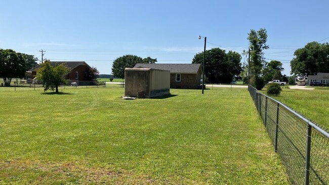 Building Photo - 328 E Billy Farrow Hwy