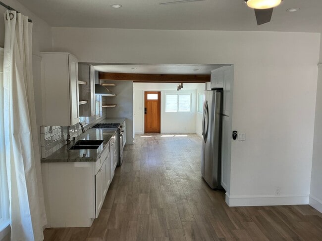 Building Photo - Beautiful 4 Bedroom 2 Bath Home in Old Tow...