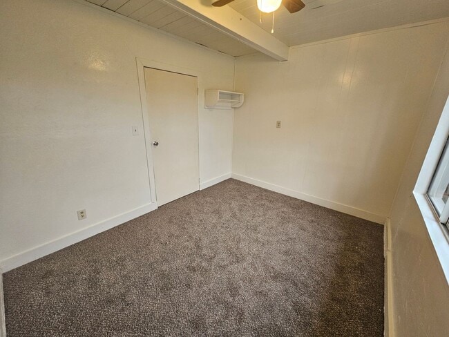 Building Photo - Spacious 4 Bedroom 2 Bath Home WITH BONUS ...