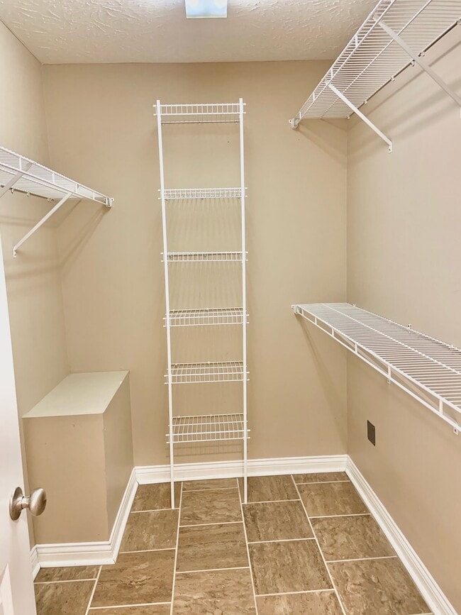 Building Photo - 115 Kodiak Ct