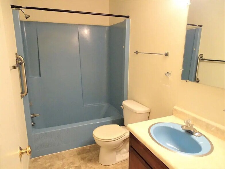 Building Photo - 4632 New Holland Rd