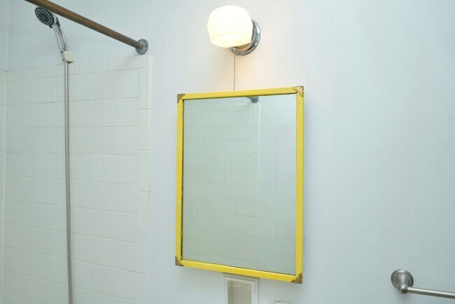 Building Photo - 2321 Fontaine Ave Ext