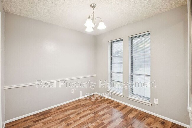 Building Photo - 8238 El Retiro Rd