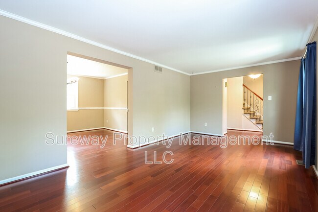 Building Photo - 44 Red Oak Dr