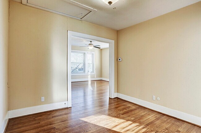 Building Photo - 1220 Waugh Dr