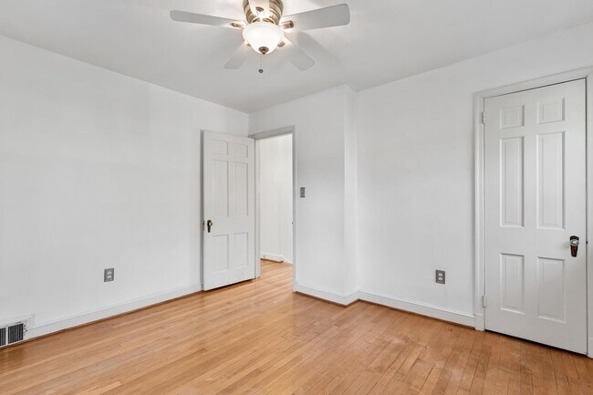 Building Photo - 1529 N Kenilworth St