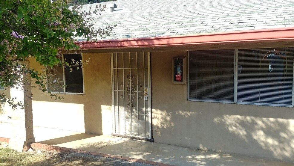 Building Photo - Racetrack 2