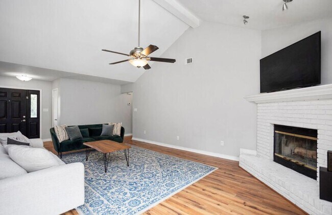 Building Photo - 3bed in Fox Den Villages in Navarre