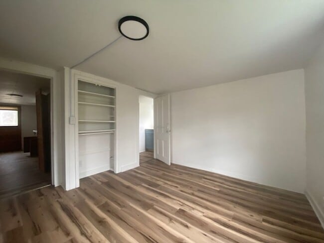 Building Photo - 2 Bed 1 Bath Single Family Home Available in South Charleston+