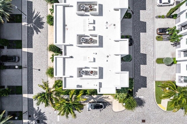 Building Photo - 4051 NW 17th Ave