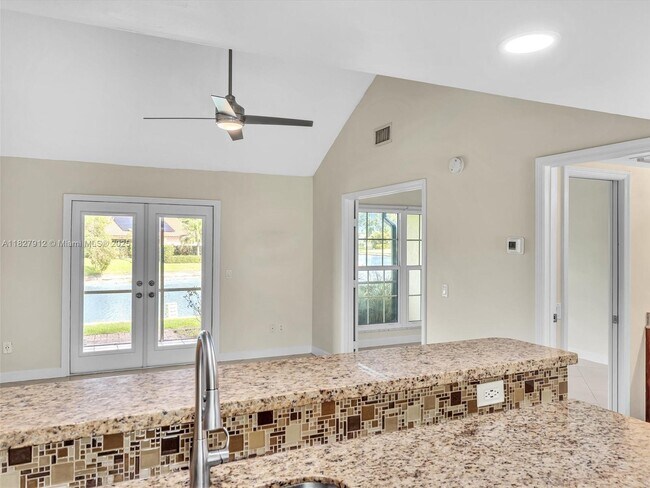 Building Photo - 10323 Hidden Springs Ct