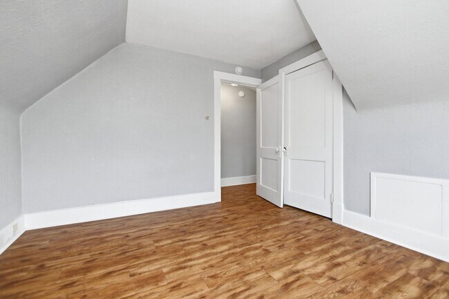 Building Photo - Kam316