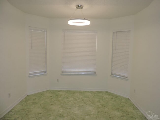 Building Photo - 5626 Rosebay St