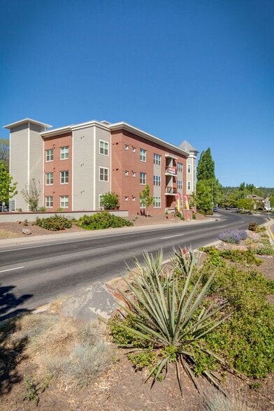Building Photo - Mr. Flagstaff Apartments