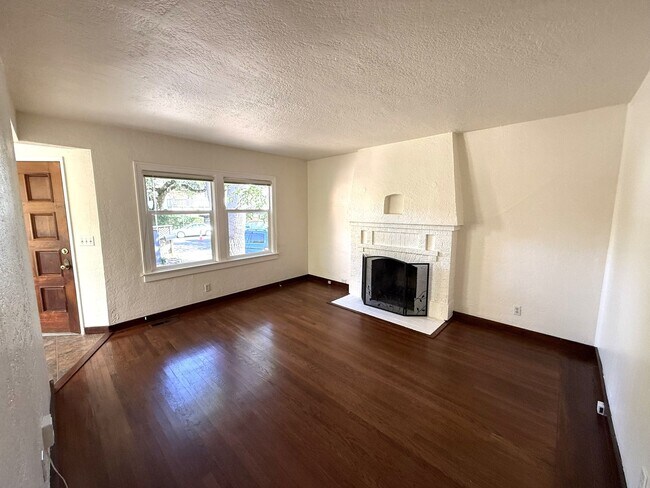 Building Photo - 199 Tunstead Ave