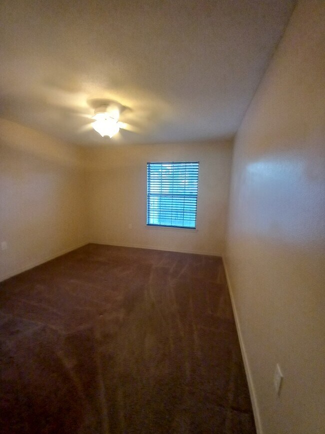 Building Photo - Cute patio home convenient to shopping and much more!