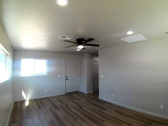 Building Photo - 9821 S Phoenix Dr