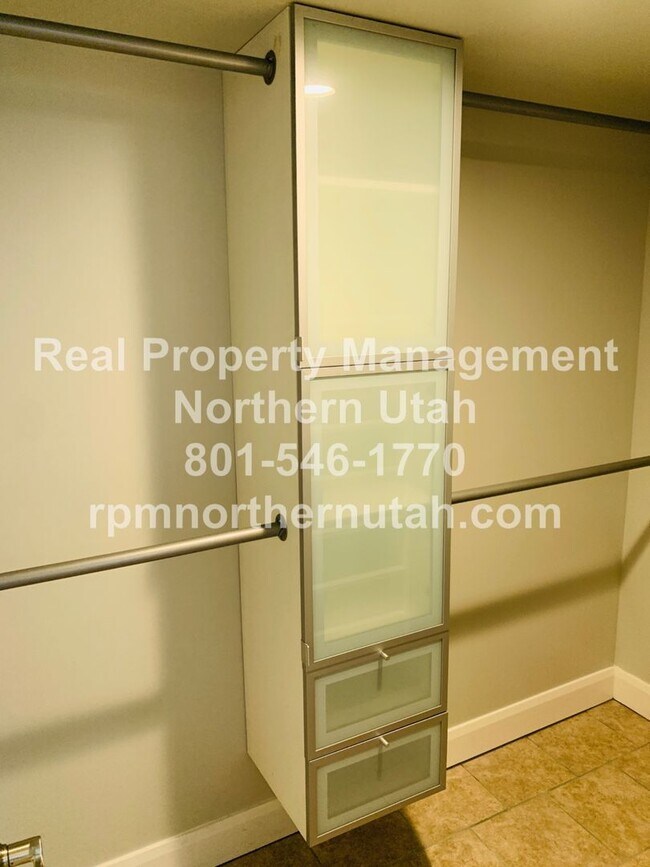 Building Photo - Beautiful 4 Bed 2 Bath Ogden Home Coming S...