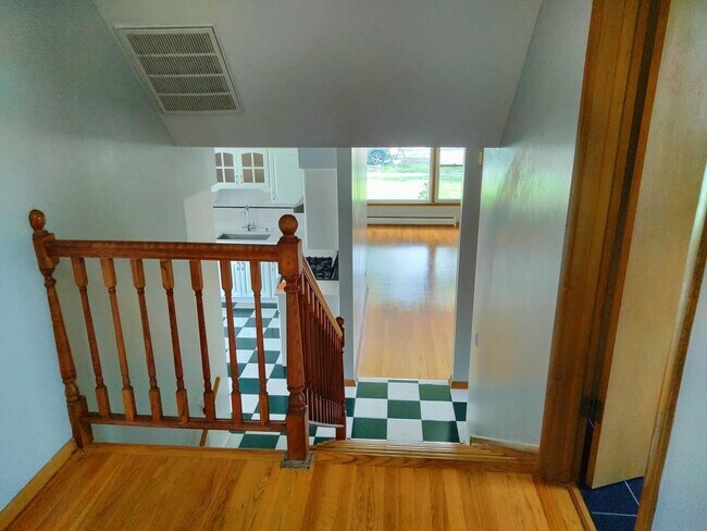 Building Photo - 904 S Edward St