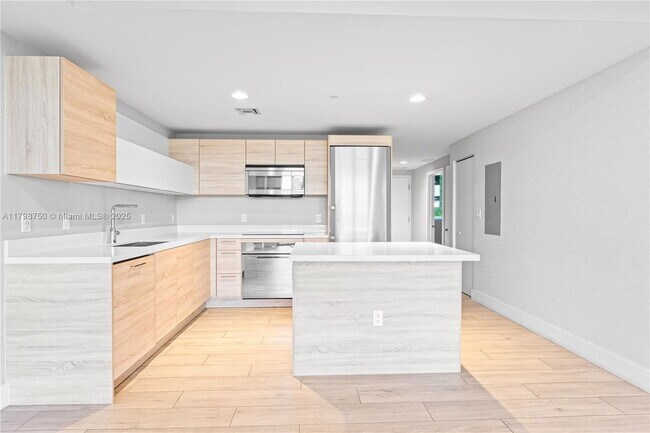 Building Photo - 16385 Biscayne Blvd