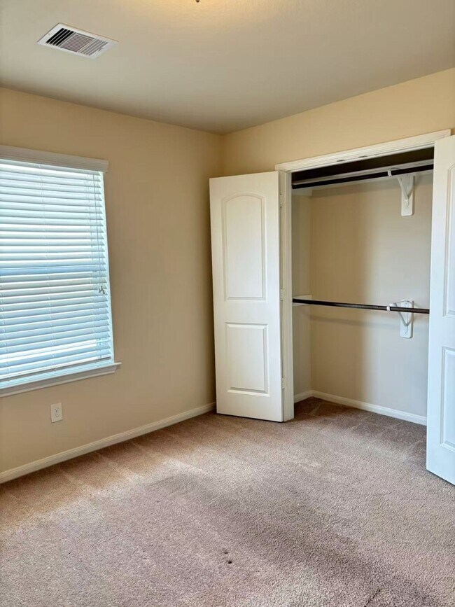 Building Photo - 14246 Dos Palos Dr
