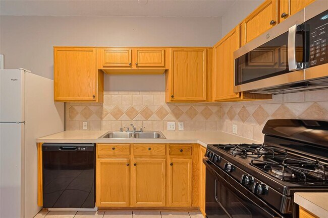 Building Photo - 4826 Cliffpoint Ct