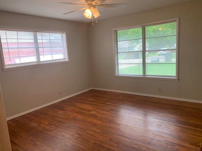 Building Photo - 406 Turner St