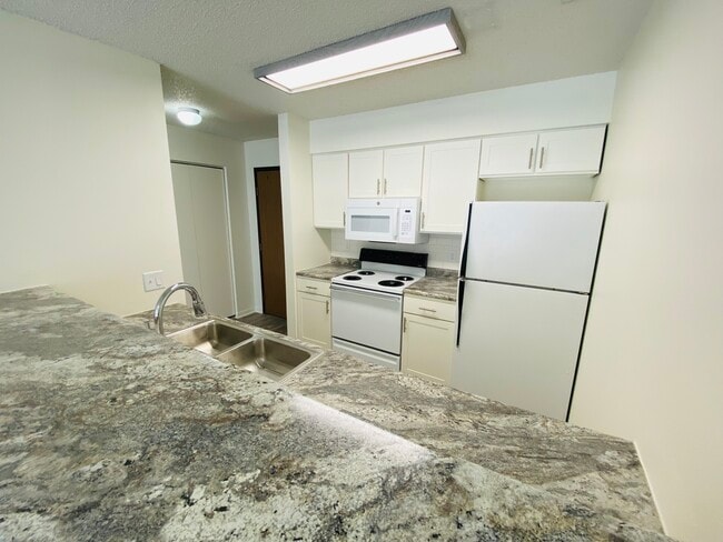 Building Photo - 395