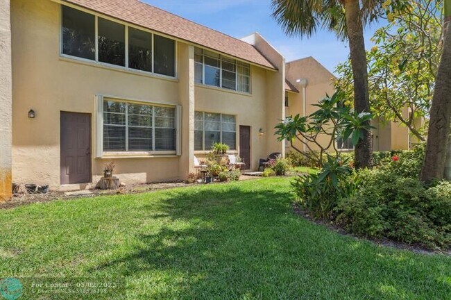 Building Photo - 2885 SW 22nd Ave