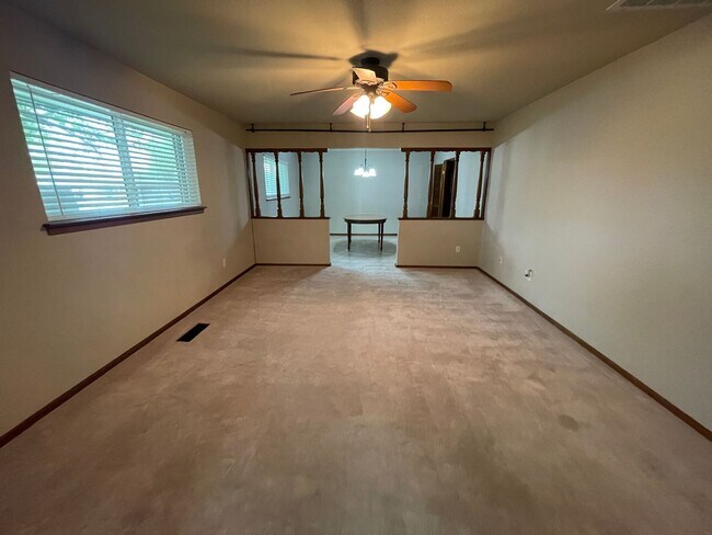 Building Photo - Large 2 bed! two bath, 2 car garage on a c...