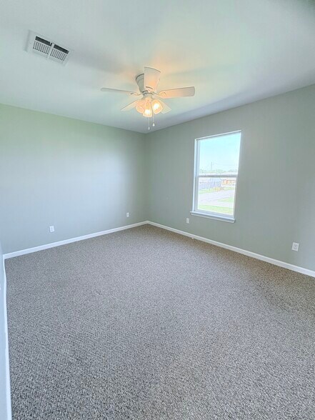 Building Photo - 1603 Dehart