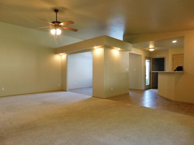 Building Photo - TWO WEEKS FREE RENT!