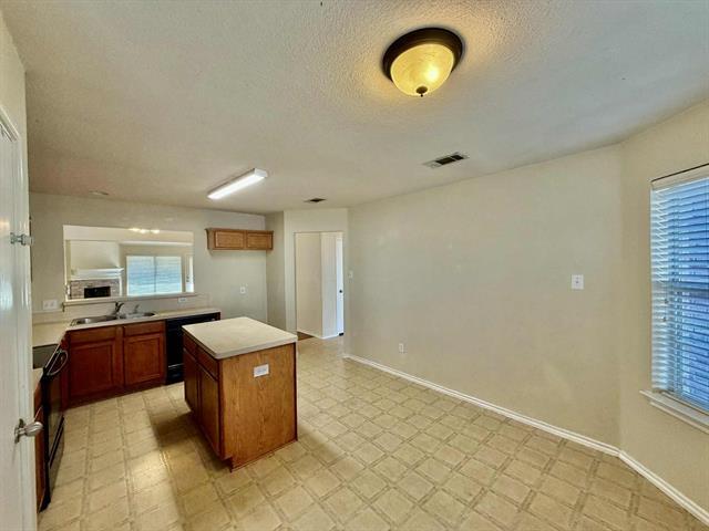 Building Photo - 900 Timber Oaks Ln