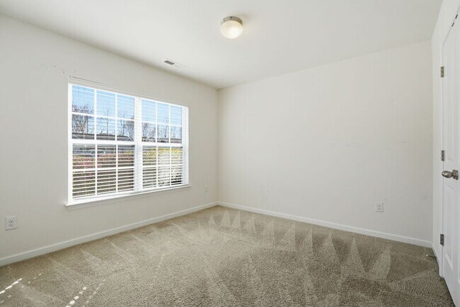 Building Photo - 3916 Sabre Ln