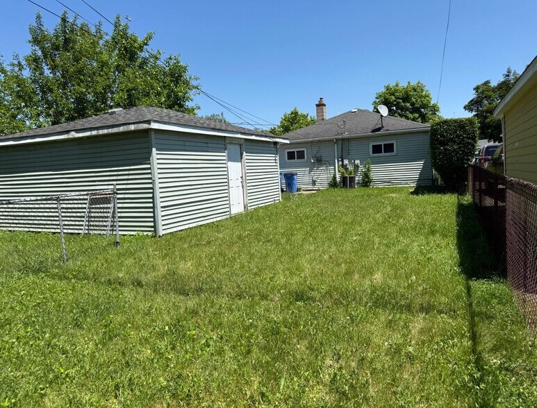 Building Photo - 4810 Campbell St